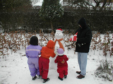 Natasha, Kamila, Raphaela and Osvaldo building snowman in Denmark