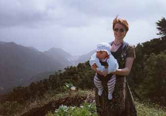 Natasha and Lykke hiking in the mountains on Tenerife